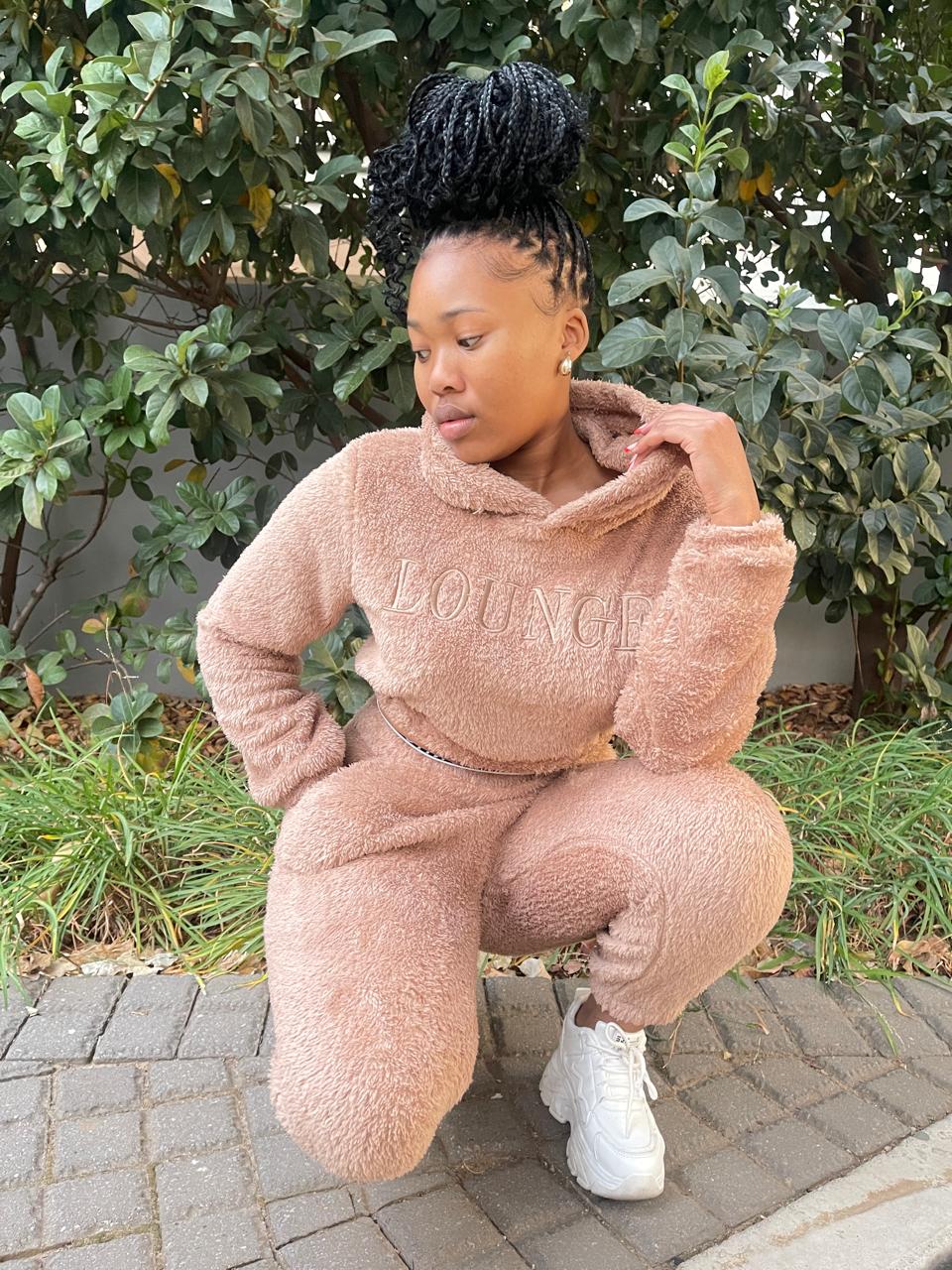 Trendy two-piece tracksuit for a fashionable and bold look