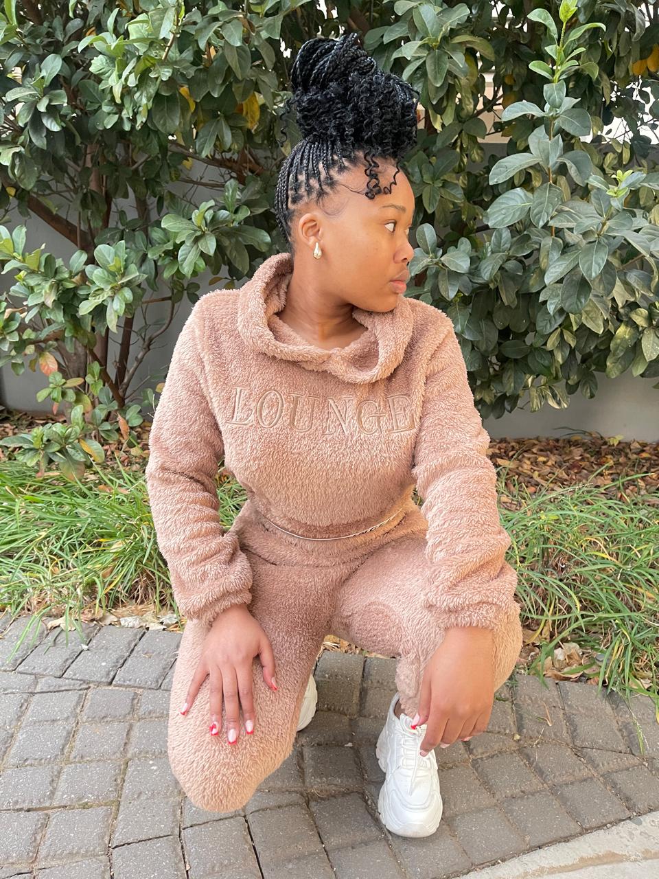 Trendy two-piece tracksuit for a fashionable and bold look