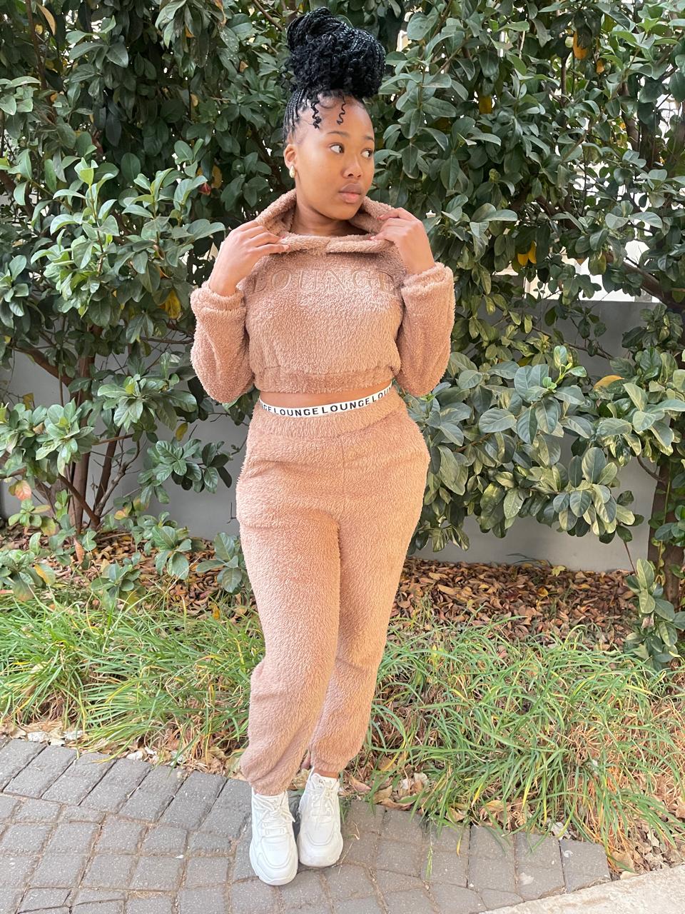 Trendy two-piece tracksuit for a fashionable and bold look