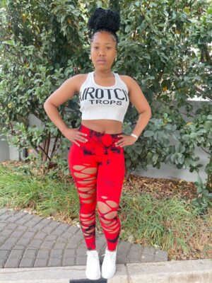 Chic crop top for a trendy and fashionable outfit