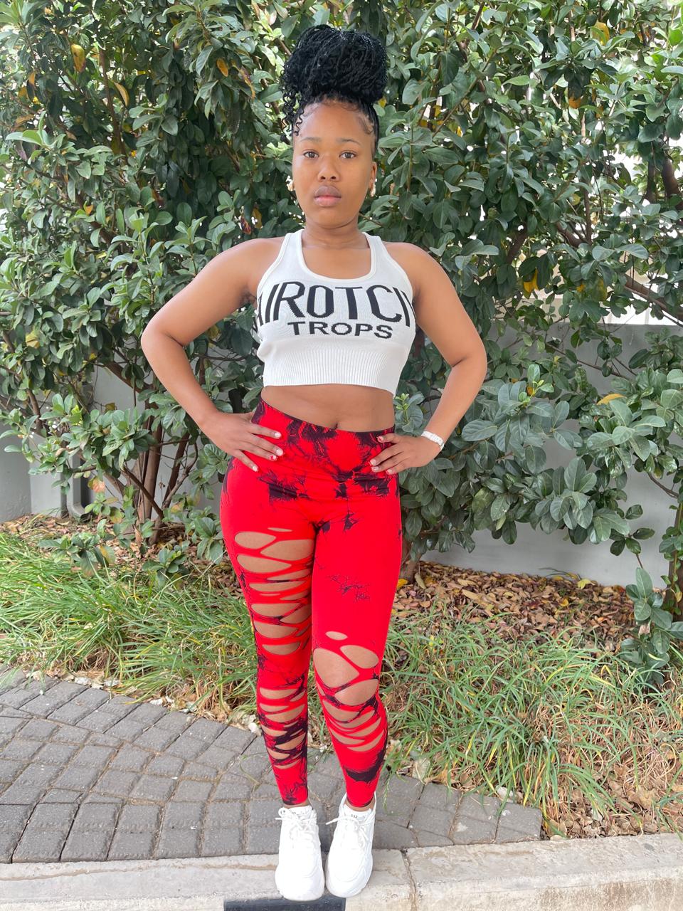 Chic crop top for a trendy and fashionable outfit