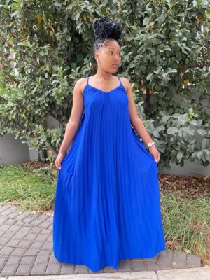 Trendy long pleated dress, perfect for formal and semi-formal occasions