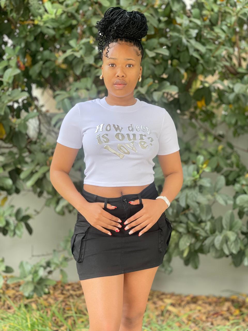 Stylish crew neck crop top designed for everyday wear