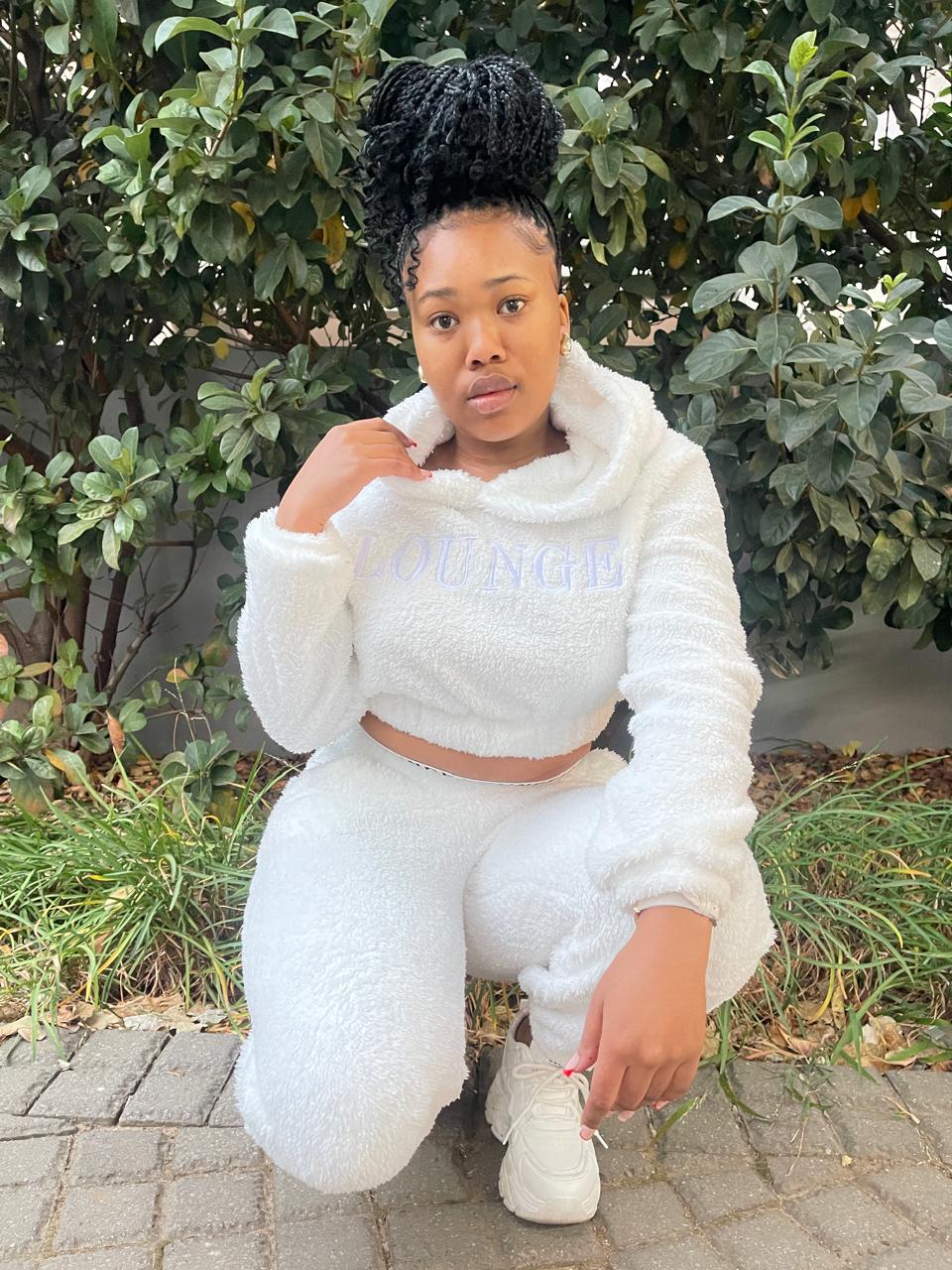 Stylish and comfortable two-piece tracksuit perfect for casual wear